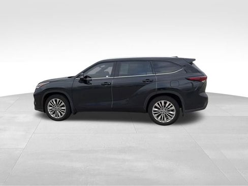 Used 2025 Toyota Highlander Platinum image 10