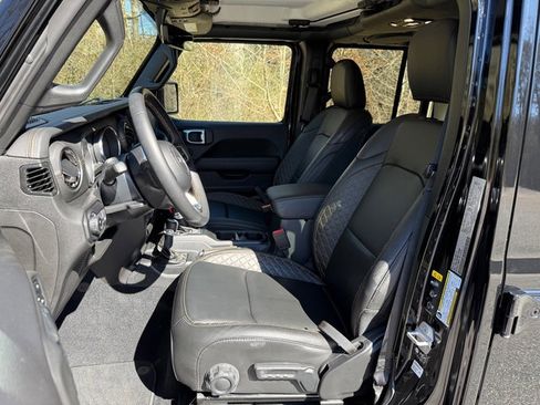 Used 2022 Jeep Gladiator Overland image 12