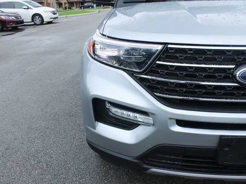 Used 2020 Ford Explorer XLT w/ Equipment Group 202A AWD/4WD image 33