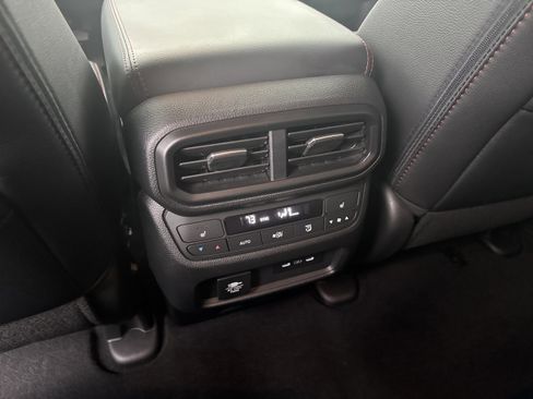 Used 2025 Honda Passport Black Edition image 18