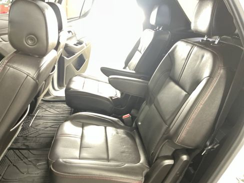 Used 2023 Chevrolet Traverse RS image 13