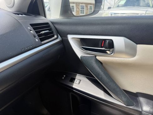 Used 2011 Lexus CT 200h Premium w/ Premium Audio Pkg FWD image 21