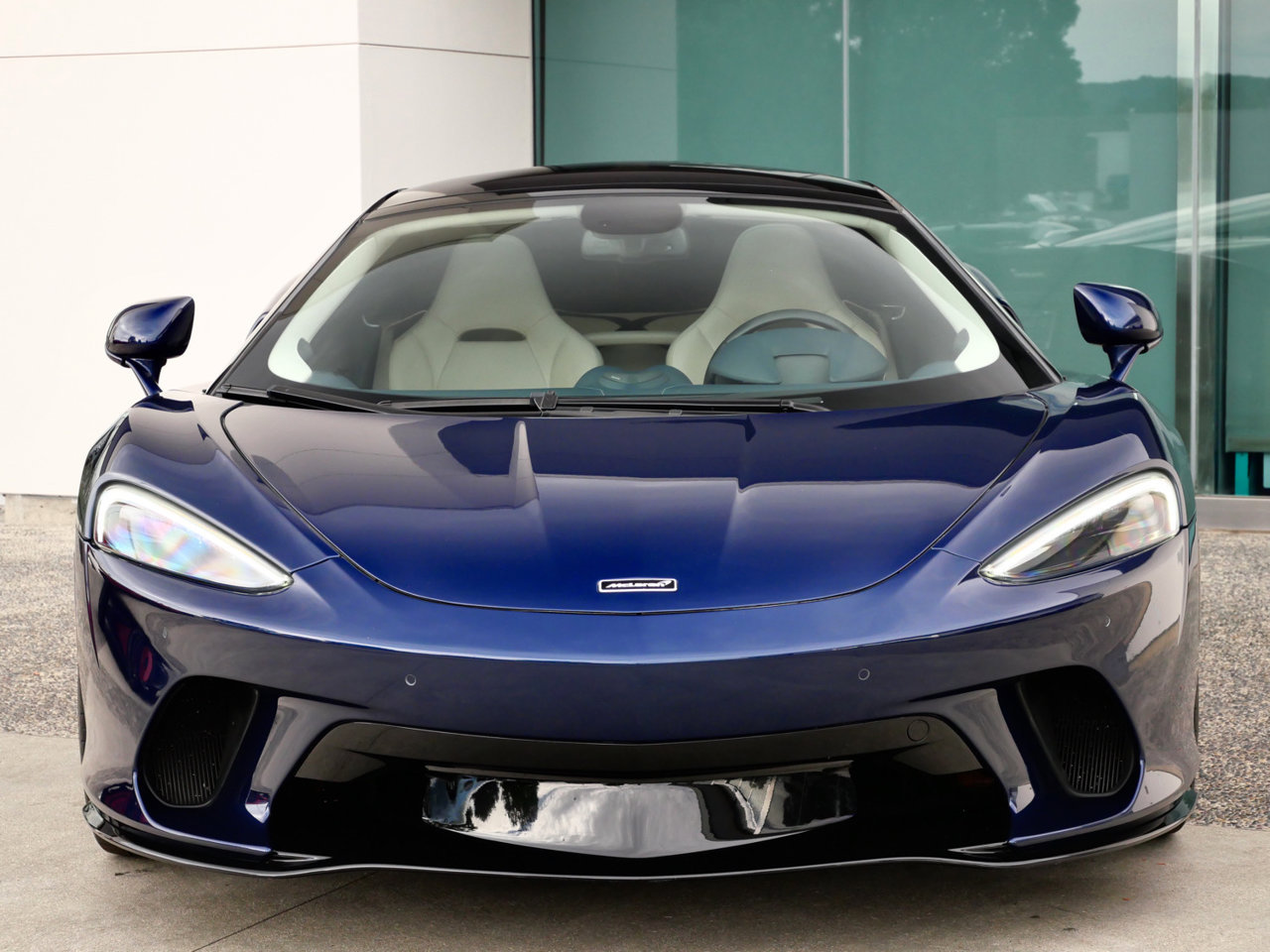 Used 2021 McLaren GT RWD image 2
