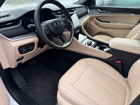 New 2025 Jeep Grand Cherokee L Limited image 10