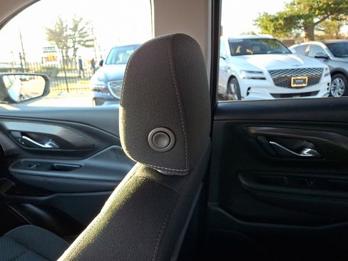 Used 2022 GMC Terrain SLE w/ Driver Convenience Package image 17