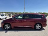 Used 2017 Chrysler Pacifica Touring-L Plus w/ Advanced Safetytec Group image 5