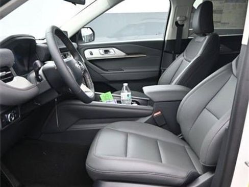 New 2025 Ford Explorer Active w/ Active Comfort Package image 18