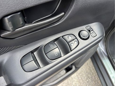 Used 2019 Nissan Kicks S FWD image 16