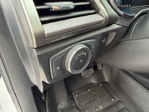 Used 2019 Ford Fusion SE w/ Equipment Group 151A FWD image 11