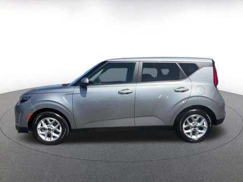 Used 2025 Kia Soul LX w/ LX Technology Package FWD image 9