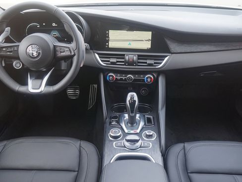 New 2024 Alfa Romeo Giulia Sprint image 2