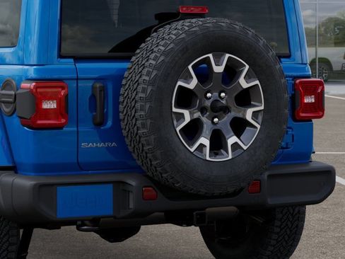 Used 2025 Jeep Wrangler Unlimited Sahara w/ Safety Group AWD/4WD image 13