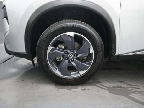 Certified 2024 Nissan Rogue SV AWD/4WD image 9