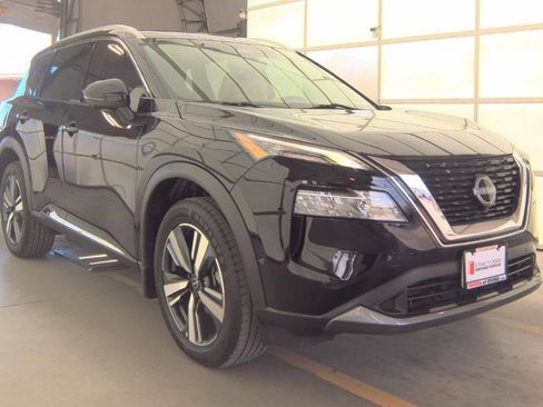 Used 2023 Nissan Rogue SL w/ SL Premium Package image 1