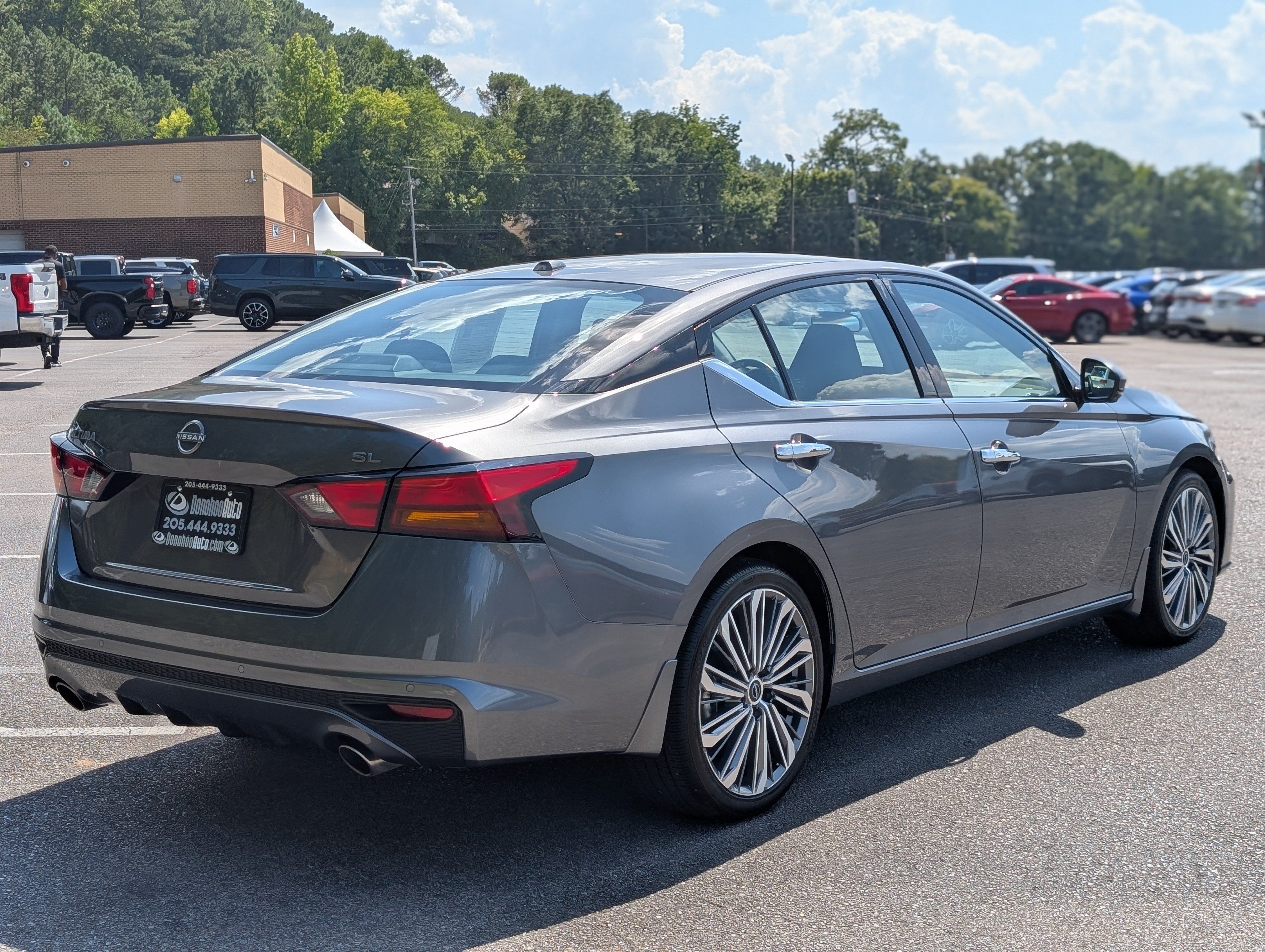 Used 2025 Nissan Altima 2.5 SL FWD image 9