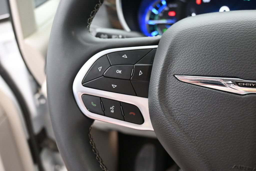 Used 2023 Chrysler Pacifica Limited FWD image 27