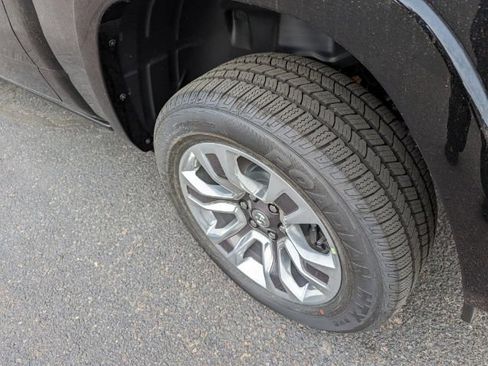 Used 2023 RAM 1500 Limited AWD/4WD image 7