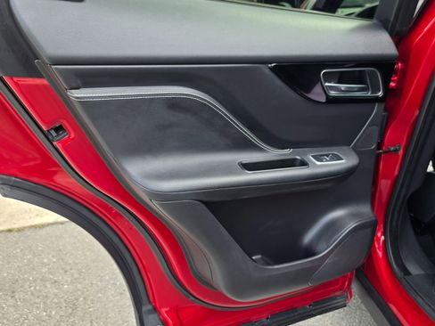 Used 2019 Jaguar F-PACE S image 25