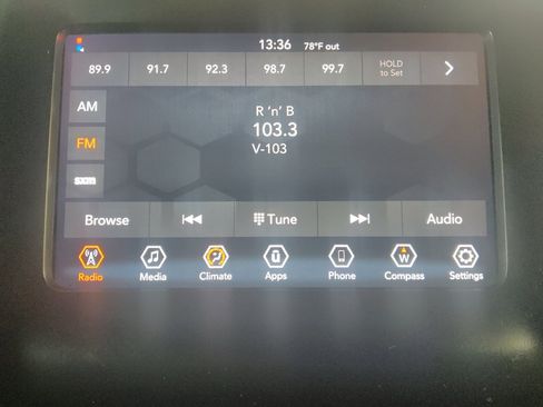 Used 2019 Jeep Cherokee Latitude w/ Popular Appearance Group AWD/4WD image 25