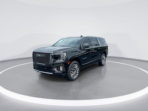 Used 2023 GMC Yukon XL Denali Ultimate AWD/4WD image 5