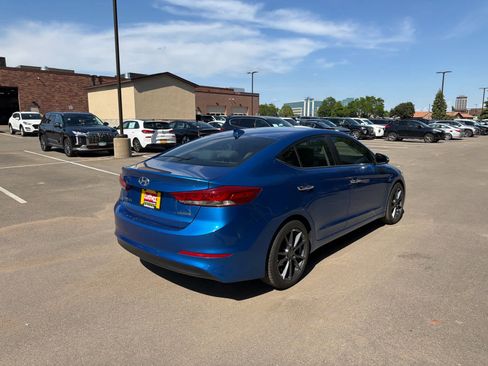 Used 2017 Hyundai Elantra Limited w/ Limited Tech Package 04 FWD image 2