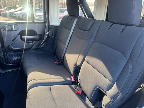 Used 2018 Jeep Wrangler Unlimited Sport S image 27