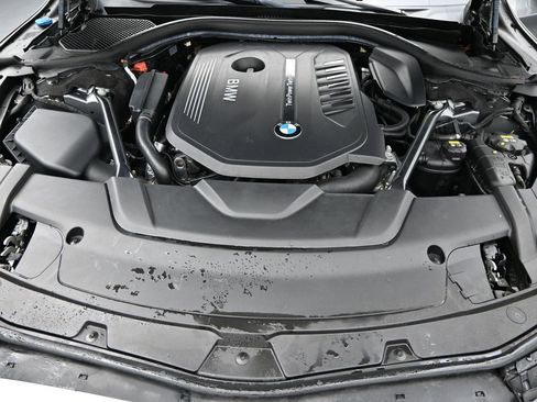 Used 2018 BMW 740i image 17