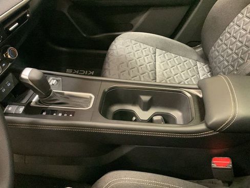 Used 2025 Nissan Kicks SV w/ SV Premium Package image 36