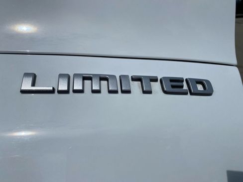 Used 2024 Jeep Grand Cherokee L Limited AWD/4WD image 18