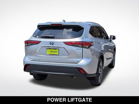 Used 2022 Toyota Highlander XLE AWD/4WD image 8