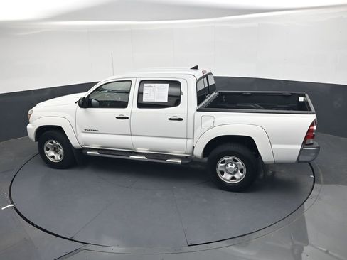 Used 2015 Toyota Tacoma PreRunner w/ SR5 Package RWD image 28