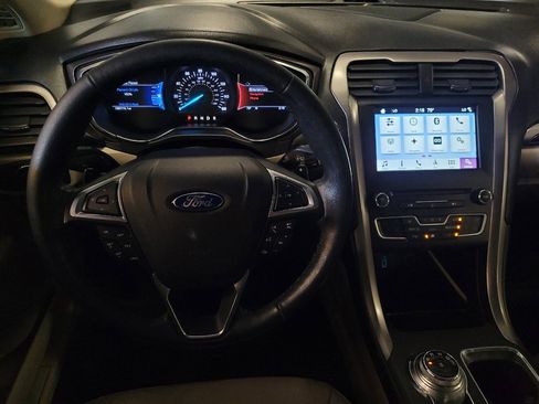 Used 2017 Ford Fusion SE w/ Fusion SE Technology Package image 22