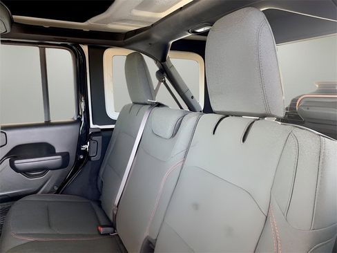 Used 2024 Jeep Wrangler Unlimited Rubicon image 18