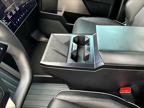 Used 2024 Tesla Cybertruck AWD Crew Cab image 19