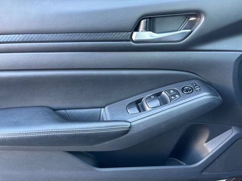Used 2025 Nissan Altima 2.5 SV FWD image 18