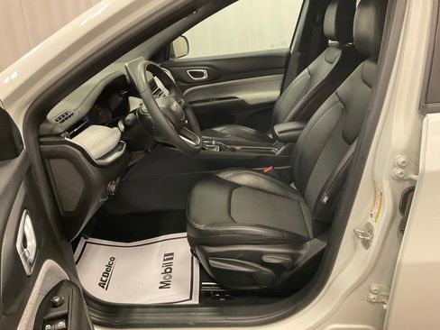 Used 2024 Jeep Compass Latitude image 13