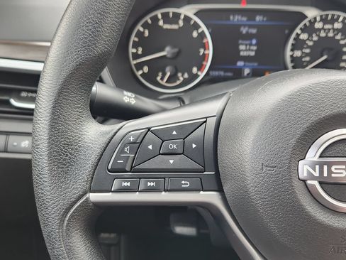 Used 2024 Nissan Altima 2.5 SV FWD image 26