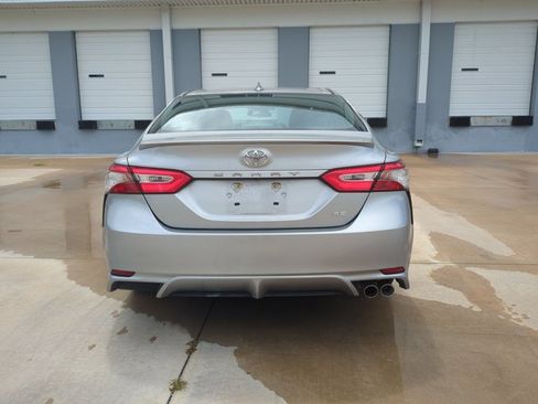 Used 2019 Toyota Camry SE FWD image 6