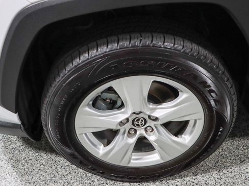 Used 2021 Toyota RAV4 LE AWD/4WD image 11