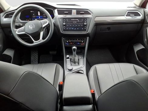Certified 2022 Volkswagen Tiguan SE image 12