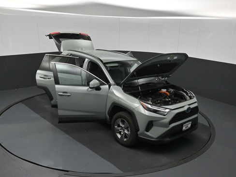 Used 2022 Toyota RAV4 XLE w/ XLE Grade Weather Package AWD/4WD image 58