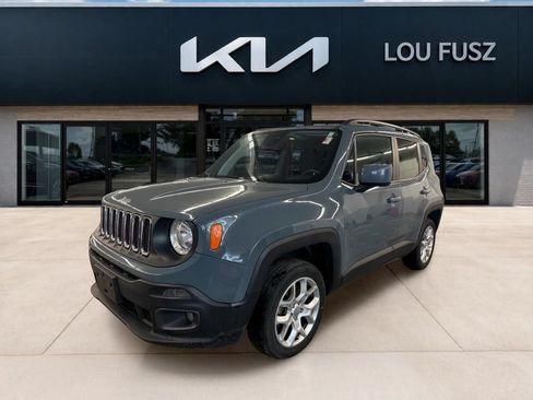 Used 2018 Jeep Renegade Latitude w/ Cold Weather Group AWD/4WD image 1