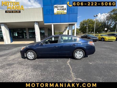 Used 2011 Nissan Altima 2.5 S FWD image 1