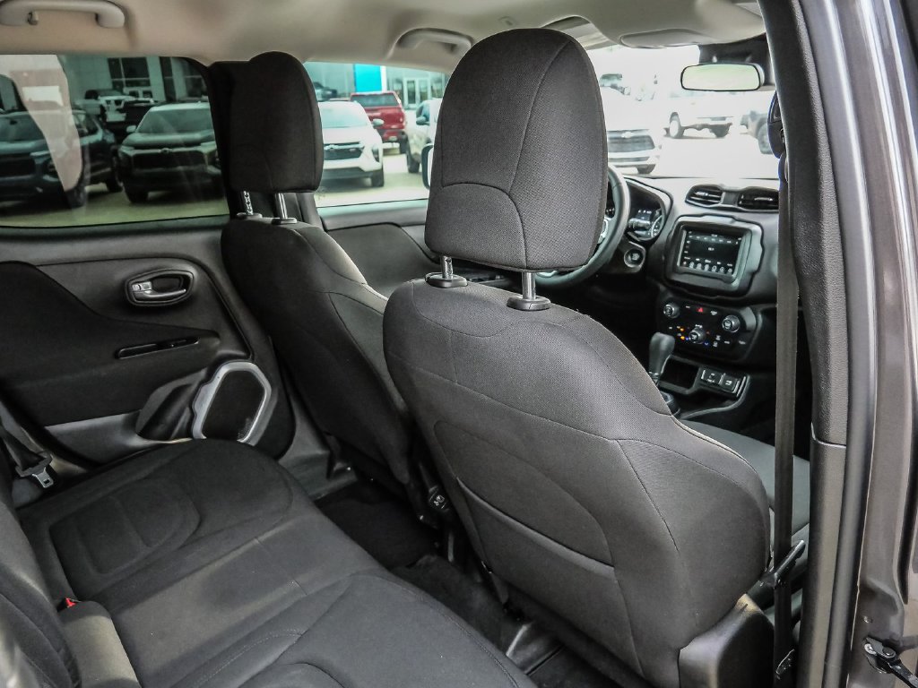 Used 2018 Jeep Renegade Latitude FWD image 18