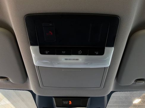 Used 2025 Nissan Rogue SV FWD image 17