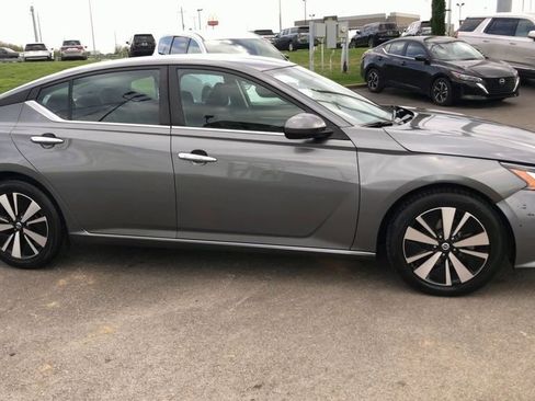Used 2022 Nissan Altima 2.5 SV FWD image 8
