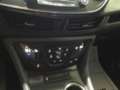 Used 2019 Buick Envision Essence image 34