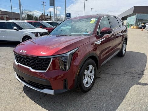Certified 2024 Kia Sorento LX image 3