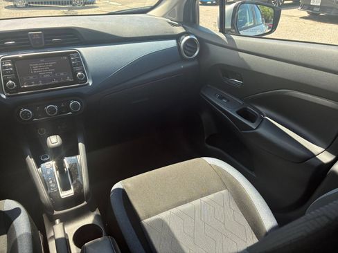 Used 2025 Nissan Versa SV FWD image 29