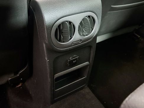 Used 2013 Volkswagen Tiguan SE image 23